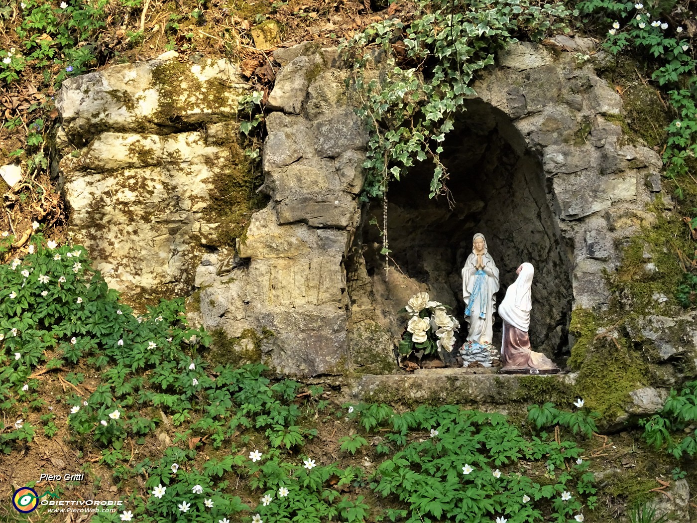 59 Grotta Madonna di Lourdes vicino alla chiesetta di S. Antonio Abate.JPG